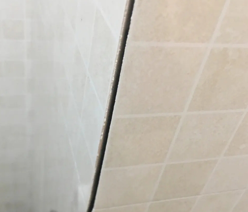 澄城瓷砖空鼓维修公司分享阳台瓷砖脱落的修复过程可以分为以下几个步骤