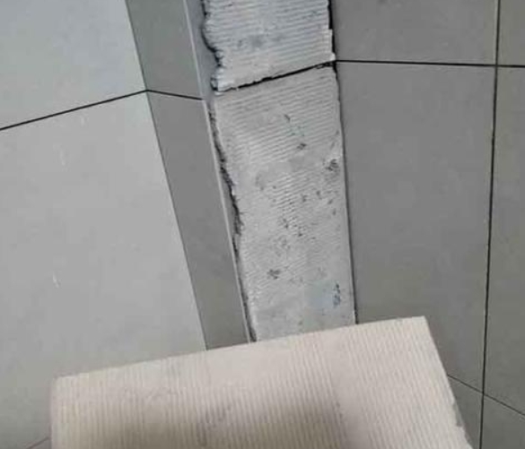 澄城瓷砖空鼓维修公司分享下厨房瓷砖脱落的补救措施。